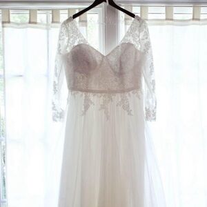 Preserved David’s Bridal Wedding dress (US XL OR 14/16)